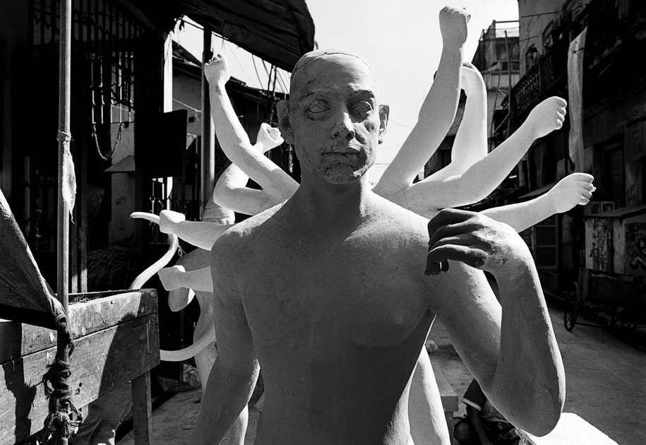 01_man.durga.blackandwhite.india.jpg